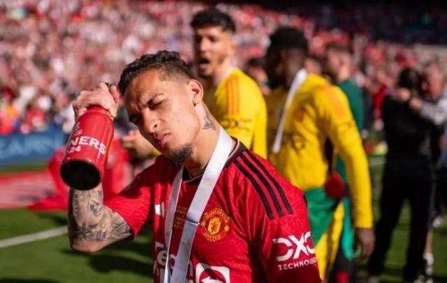 1719685856136033595.jpg ad3426f8c8e240d414f0e7a9c0ca62b.jpg