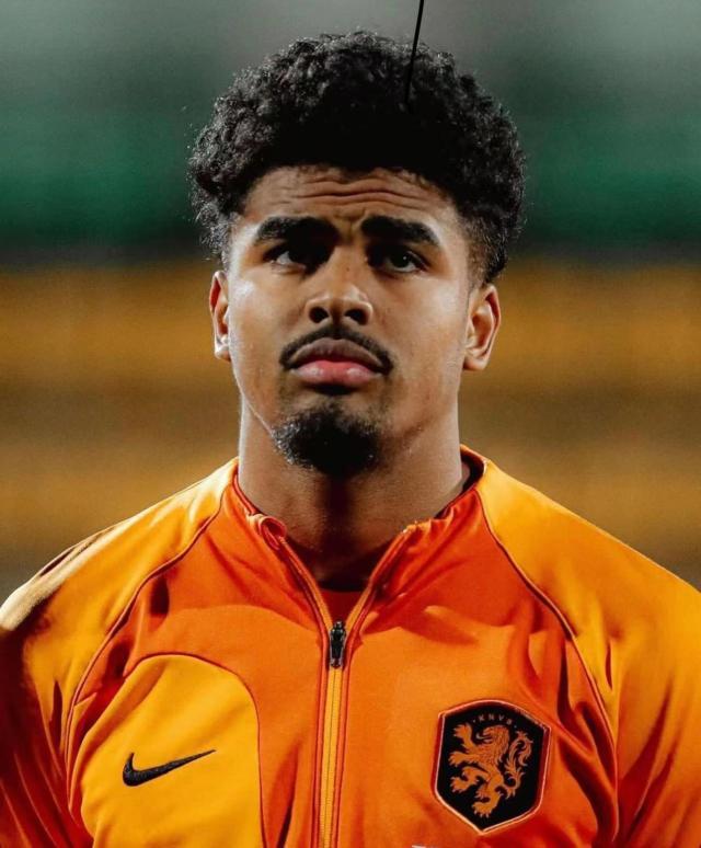 1719685877372081649.jpg 0d76b4093bcc3aa37cc4a8988986ccd.jpg