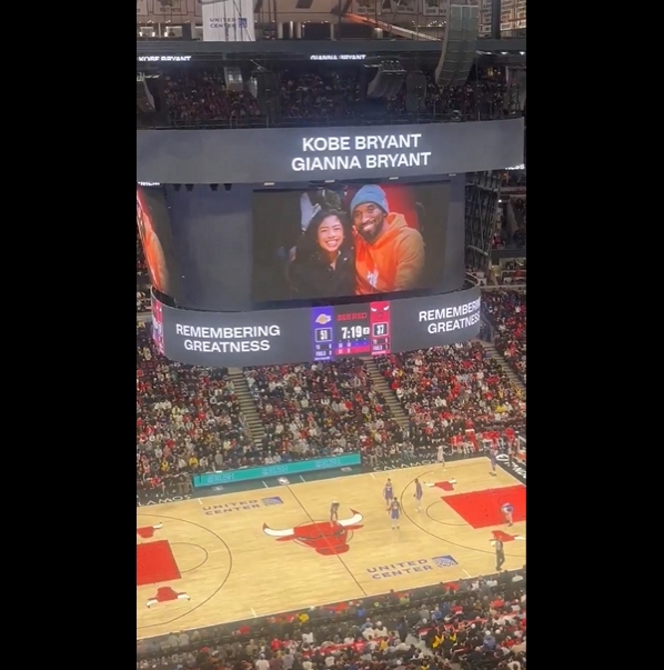 开云平台-❤️有心了!公牛主场大屏幕致敬科比和Gigi:缅怀伟大