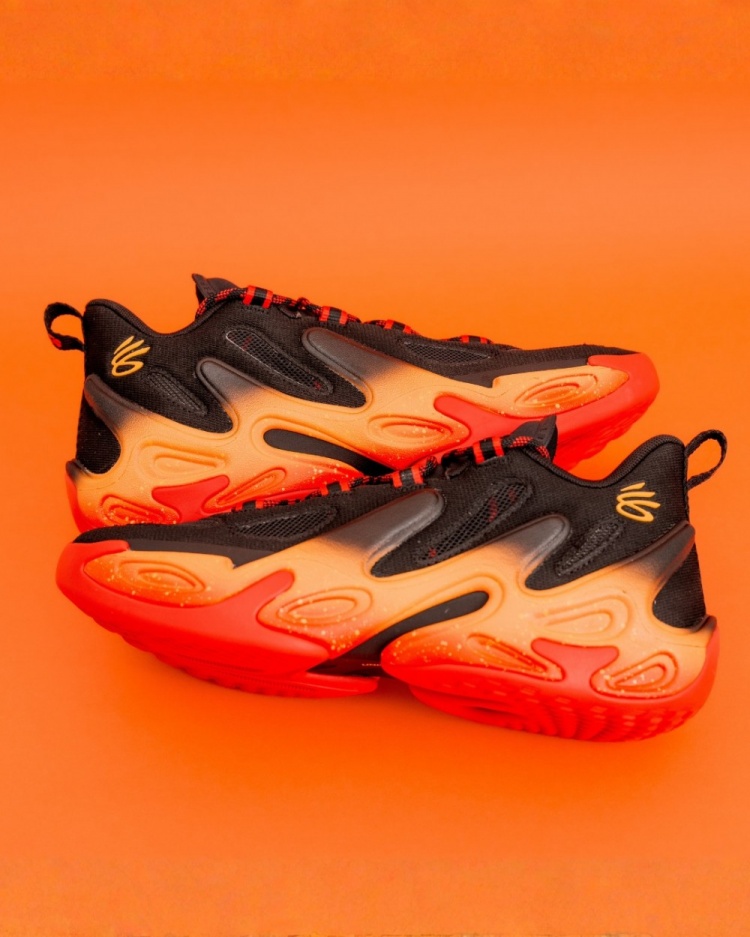 kaiyun官网-库里监制的动画！《奇迹梦之队》与库里最后一代签名鞋的联名配色