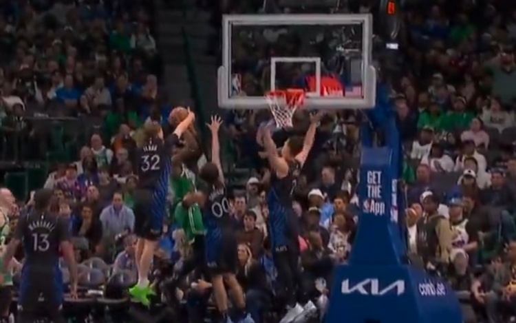 开云登录入口-状元天赋!杰伦·布朗半场结束前上篮 弗拉格拍马赶到大帽扇飞