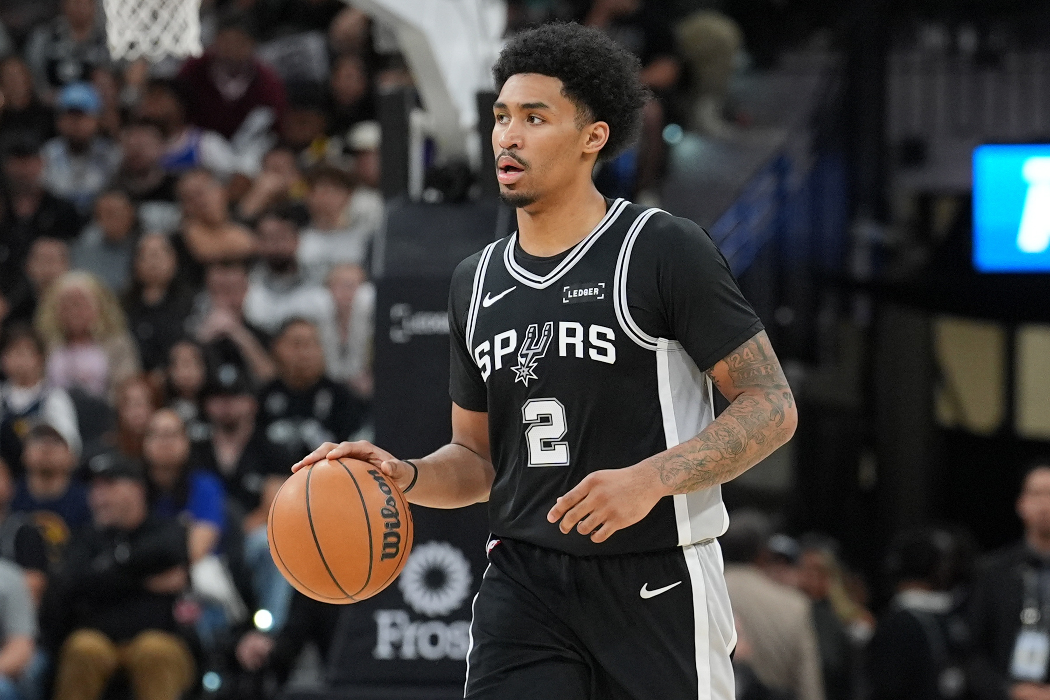 开云平台-米奇：哈珀目前的状态为每日观察 他右腿肌肉挫伤&amp;没有长期隐患